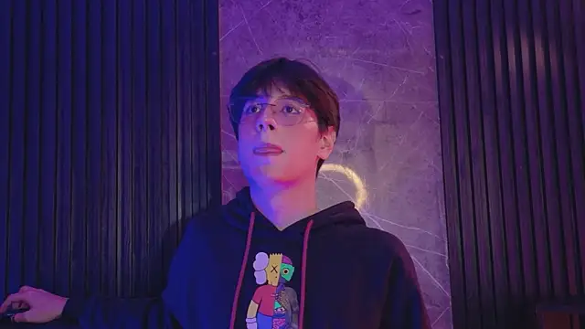 luixdust  online show from September 17, 2025, 5:20 am