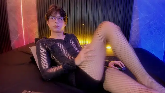 luixdust  online show from November 9, 2025, 11:19 am