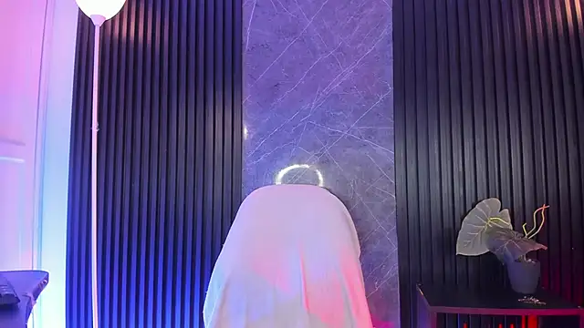 luixdust  online show from November 29, 2025, 4:37 am