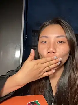 D2sweet online show from October 31, 2025, 1:01 pm