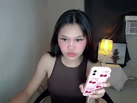 Snapshot of Filipina_milker chatting on October 18, 2025, 5:46 pm Filipina milker online show from October 18, 2025, 5:46 pm