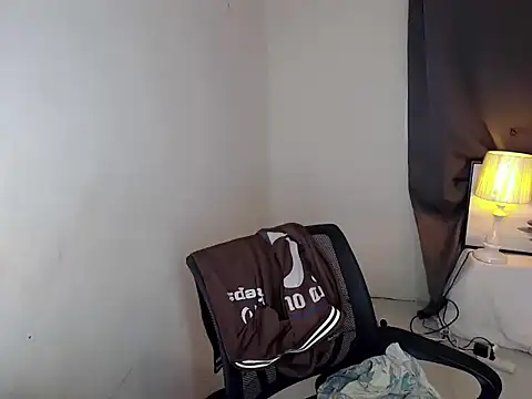 Snapshot of Filipina_milker chatting on October 19, 2025, 2:40 pm Filipina milker online show from October 19, 2025, 2:40 pm