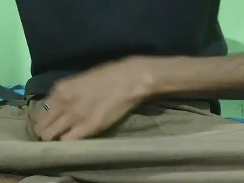 Snapshot of rockyy23boy chatting on December 18, 2025, 11:27 am rockyy23boy online show from December 18, 2025, 11:27 am