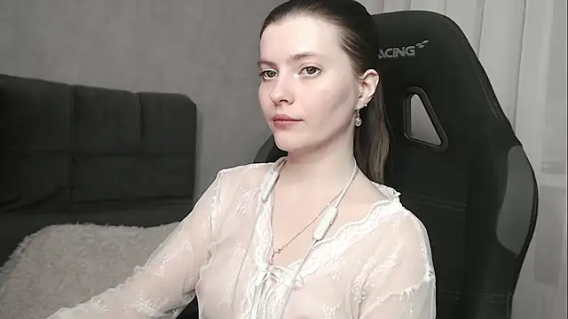 cute elfy  online show from November 12, 2025, 2:28 pm