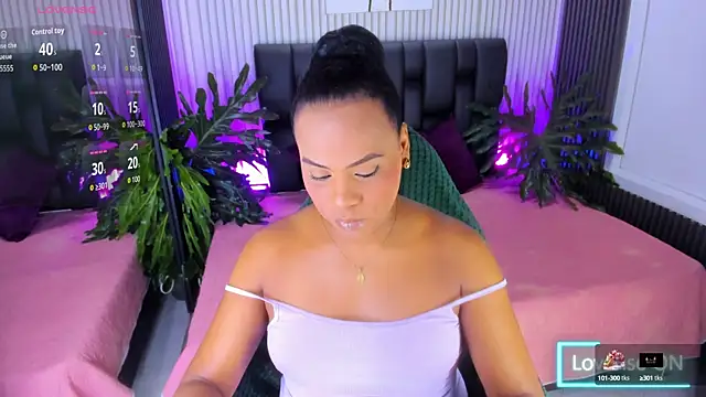 Snapshot of AriebonyBrooke chatting on October 16, 2025, 11:44 am AriebonyBrooke online show from October 16, 2025, 11:44 am