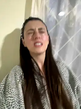 Snapshot of MiaLune_Pink chatting on October 7, 2025, 11:02 pm MiaLune Pink online show from October 7, 2025, 11:02 pm