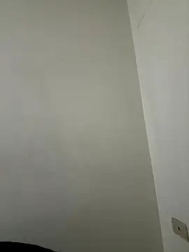 Snapshot of MiaLune_Pink chatting on October 10, 2025, 12:09 am MiaLune Pink online show from October 10, 2025, 12:09 am