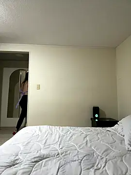 Snapshot of MiaLune_Pink chatting on October 28, 2025, 10:56 pm MiaLune Pink online show from October 28, 2025, 10:56 pm