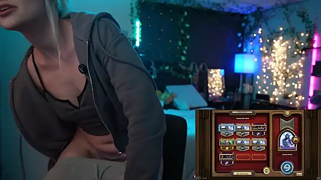 littlelune online show from October 29, 2025, 1:41 am