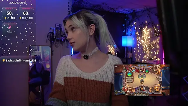 littlelune online show from November 17, 2025, 1:22 am