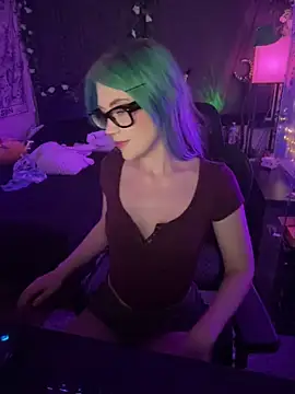 littlelune online show from August 9, 2026, 2:46 am