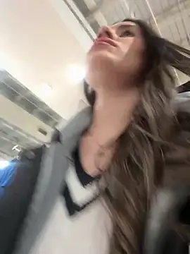 Snapshot of Isabella21_ chatting on February 4, 2026, 12:38 am Isabella21 online show from February 4, 2026, 12:38 am