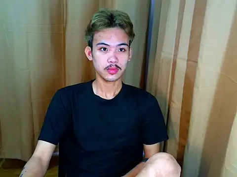 Snapshot of Urasiancumboix chatting on July 5, 2026, 4:36 pm Urasiancumboix online show from July 5, 2026, 4:36 pm