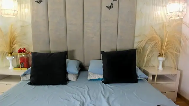 Snapshot of leaahcashh chatting on October 23, 2025, 9:35 pm leaahcashh online show from October 23, 2025, 9:35 pm