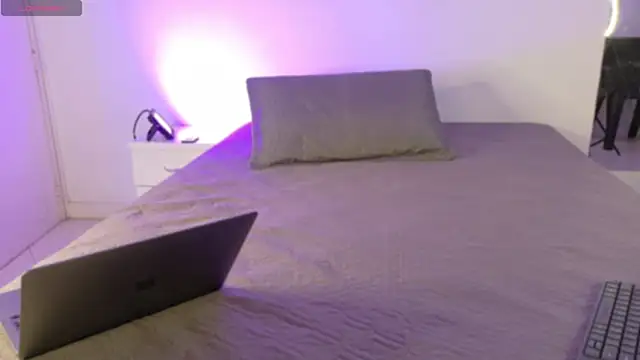 BeccaReedd online show from October 1, 2025, 3:01 am