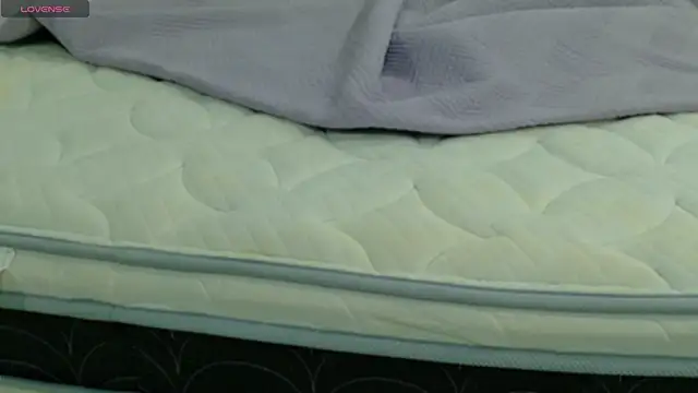 BeccaReedd online show from October 14, 2025, 2:56 am