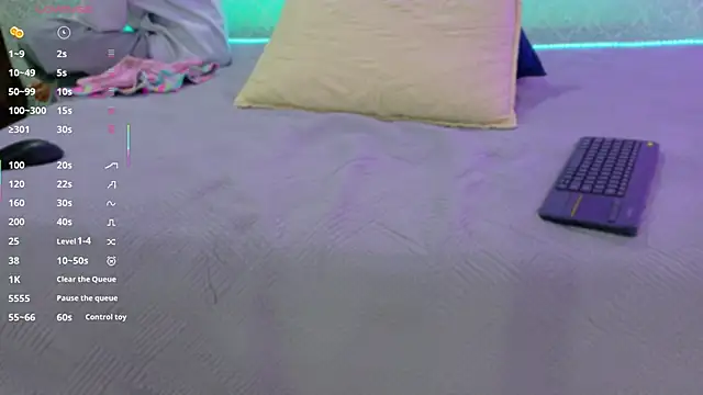 BeccaReedd online show from October 29, 2025, 11:12 am