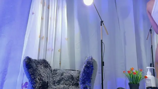 BeccaReedd online show from December 3, 2025, 2:41 am