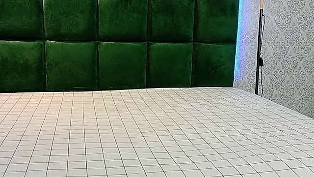 BeccaReedd online show from December 16, 2025, 3:33 am