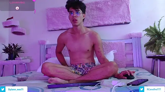 Snapshot of Dylann_west chatting on January 7, 2026, 1:35 pm Dylann west online show from January 7, 2026, 1:35 pm