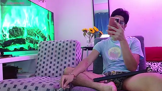 Snapshot of Dylann_west chatting on February 13, 2026, 9:44 pm Dylann west online show from February 13, 2026, 9:44 pm