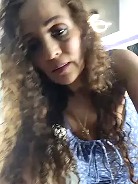 Snapshot of evasweett__ chatting on October 8, 2025, 6:49 pm evasweett online show from October 8, 2025, 6:49 pm