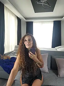 Snapshot of evasweett__ chatting on October 23, 2025, 6:39 pm evasweett online show from October 23, 2025, 6:39 pm