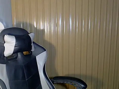 urcurlydiva online show from April 12, 2026, 11:26 am