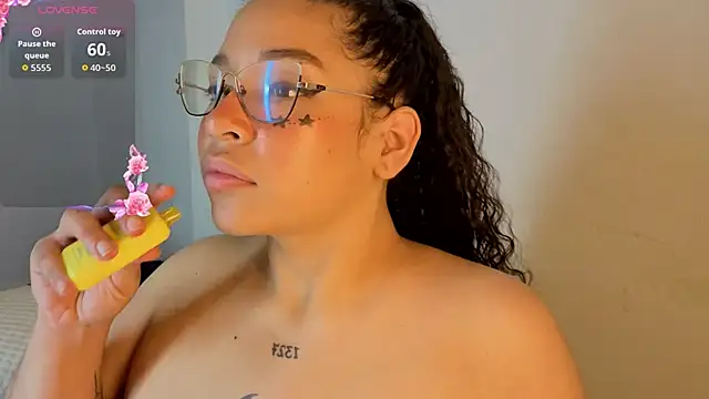 Snapshot of CloeBunny_ chatting on February 8, 2026, 1:09 am CloeBunny online show from February 8, 2026, 1:09 am