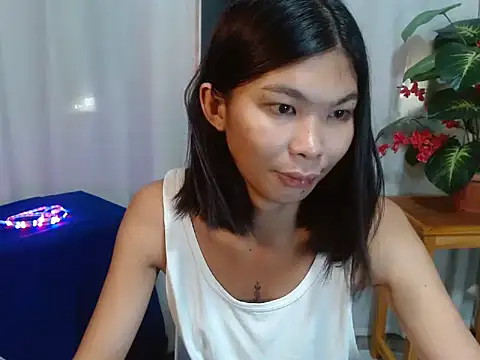 Snapshot of laura_leeforever chatting on June 18, 2026, 2:12 am laura leeforever online show from June 18, 2026, 2:12 am