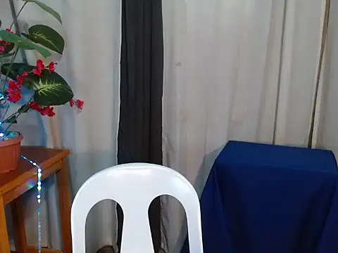 Snapshot of laura_leeforever chatting on July 1, 2026, 12:45 am laura leeforever online show from July 1, 2026, 12:45 am