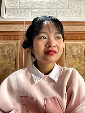 Snapshot of Daisy018 chatting on October 31, 2025, 2:45 am Daisy018 online show from October 31, 2025, 2:45 am