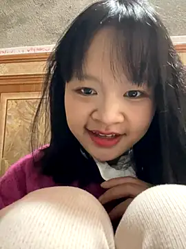 Snapshot of Daisy018 chatting on November 3, 2025, 2:13 am Daisy018 online show from November 3, 2025, 2:13 am