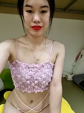 Snapshot of Baby-ladytits2025 chatting on October 9, 2025, 4:32 am Baby-ladytits2025 online show from October 9, 2025, 4:32 am