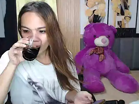 Snapshot of Raffa_ella69 chatting on November 18, 2025, 5:45 am Raffa ella69 online show from November 18, 2025, 5:45 am