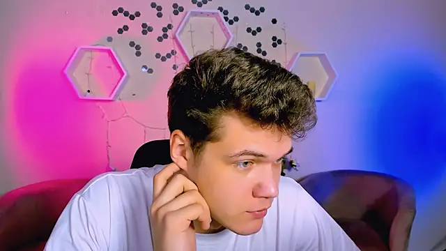 lucas long  online show from November 11, 2025, 9:53 am