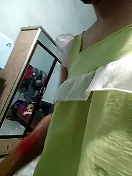 Snapshot of Harmony92 chatting on November 3, 2025, 11:48 pm Harmony92 online show from November 3, 2025, 11:48 pm