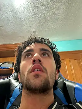 aavrdvh33 online show from December 14, 2025, 1:55 am