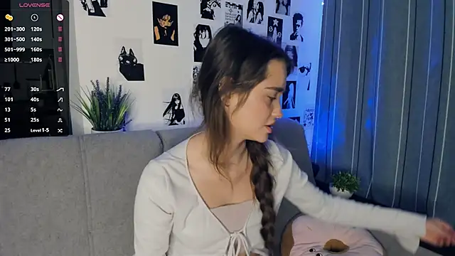 lovelyalivia online show from October 25, 2025, 9:17 am