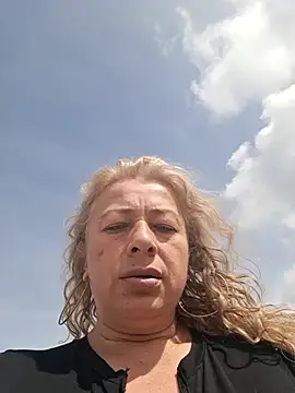 Snapshot of sofiacurvy_45 chatting on December 2, 2025, 6:25 pm sofiacurvy 45 online show from December 2, 2025, 6:25 pm