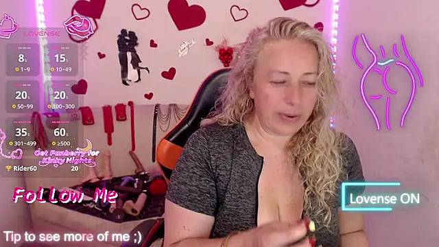 Snapshot of sofiacurvy_45 chatting on December 13, 2025, 8:04 pm sofiacurvy 45 online show from December 13, 2025, 8:04 pm