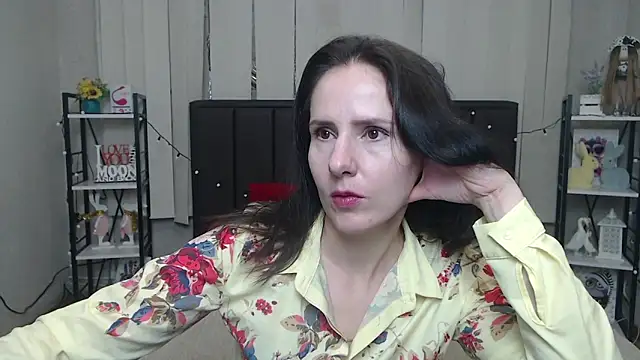 Snapshot of KarinaSwann chatting on September 23, 2025, 6:05 am KarinaSwann online show from September 23, 2025, 6:05 am