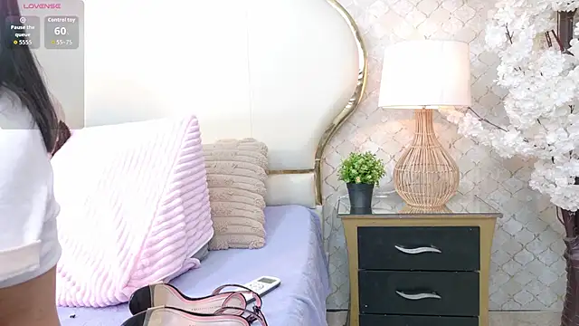 Snapshot of Mhia_Sweet_ chatting on March 10, 2026, 9:31 pm Mhia Sweet online show from March 10, 2026, 9:31 pm