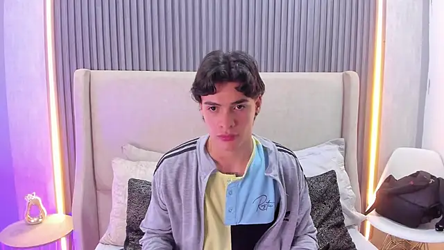 BenitoSaenz online show from October 4, 2025, 12:08 am