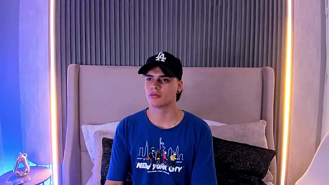 BenitoSaenz online show from October 19, 2025, 3:51 am