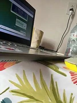 niiikiii0 online show from June 15, 2026, 2:41 pm
