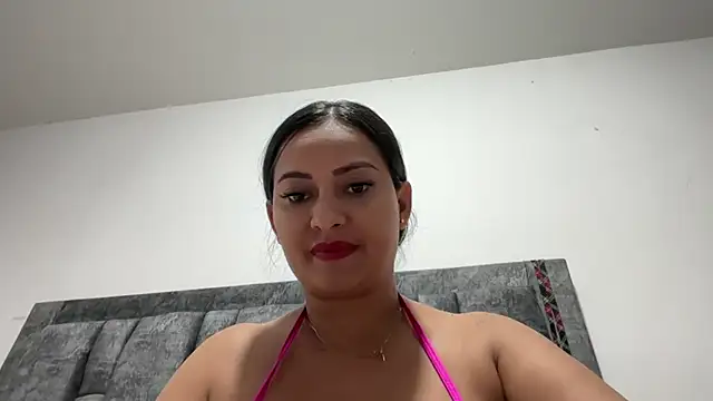 Snapshot of Sophia_copper chatting on October 7, 2025, 3:36 am Sophia copper online show from October 7, 2025, 3:36 am