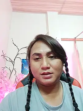 Snapshot of hella_queen chatting on January 14, 2026, 8:20 am hella queen online show from January 14, 2026, 8:20 am