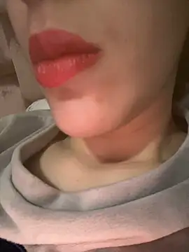 Snapshot of Mimisixo chatting on February 10, 2026, 11:42 pm Mimisixo online show from February 10, 2026, 11:42 pm