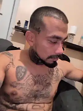 Snapshot of Cnutt310 chatting on December 19, 2025, 11:12 pm Cnutt310 online show from December 19, 2025, 11:12 pm